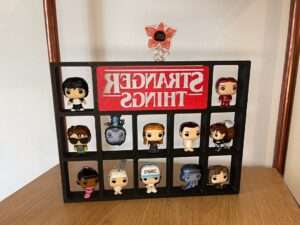 Stranger Things Kinder Joy Stand-01