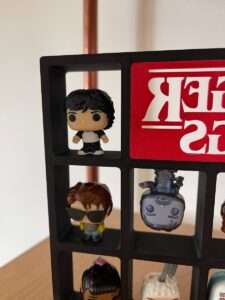 Stranger Things Kinder Joy Stand-04